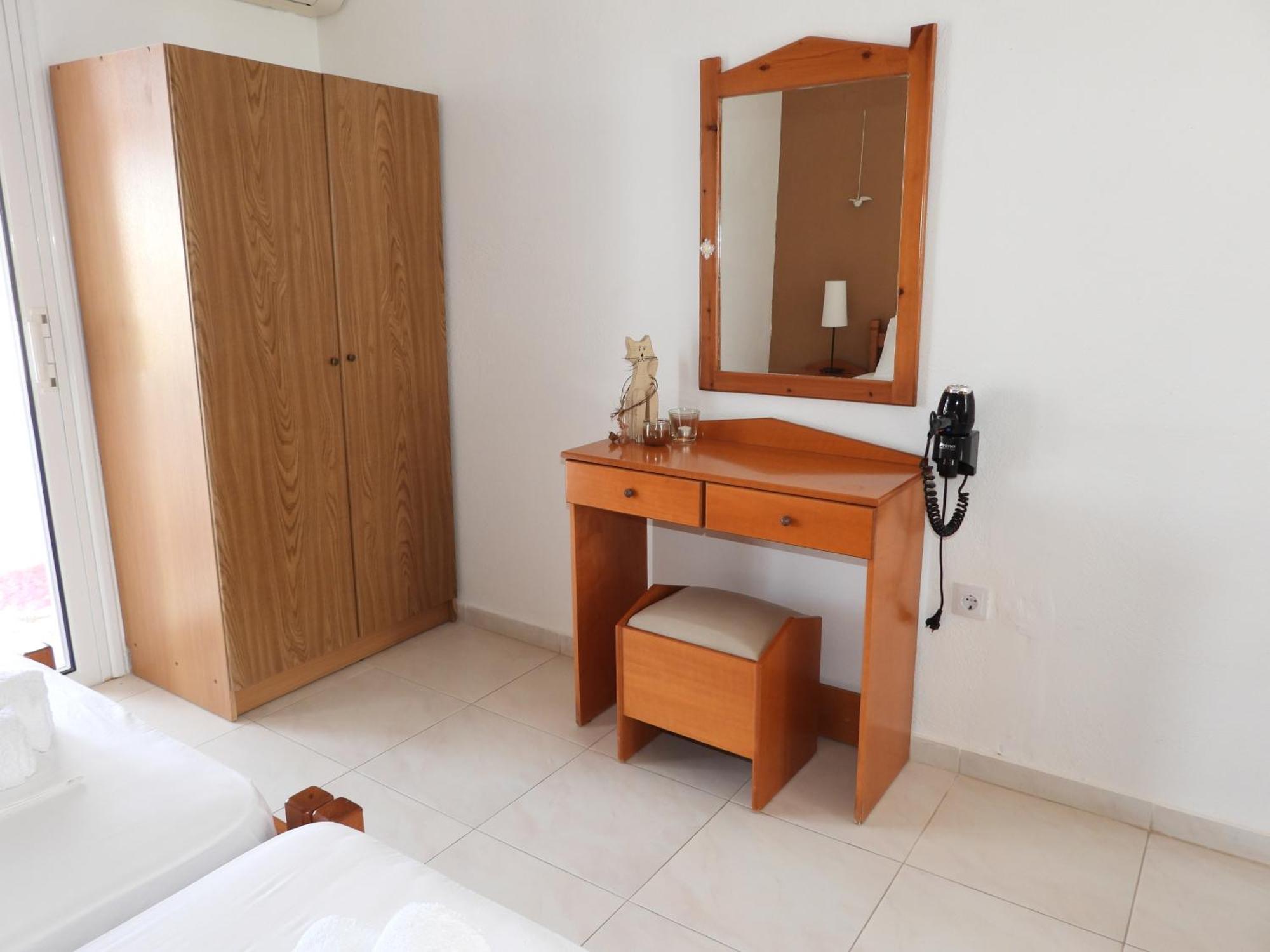 Studios Nina Amoopi Luaran gambar