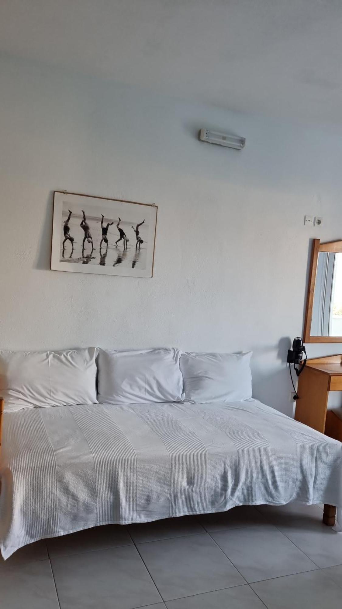 Studios Nina Amoopi Bilik gambar